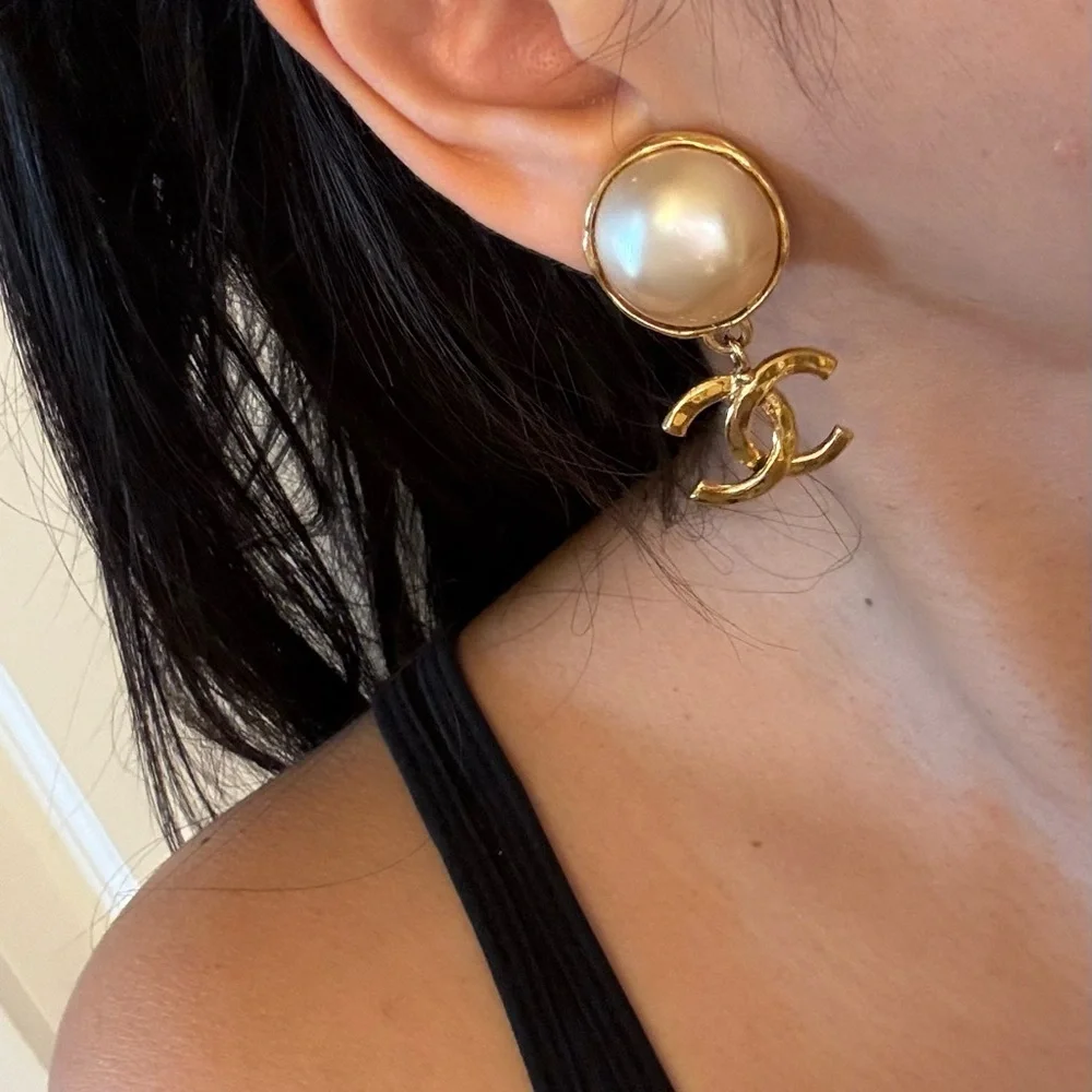 CHANEL Vintage Faux Pearl Gold CC Dangle Clip-On‎ Earrings